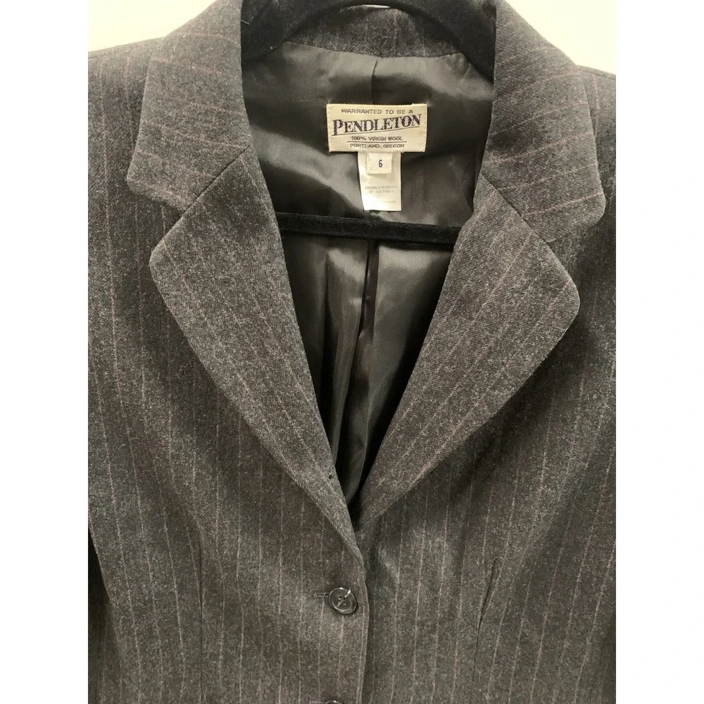 Vintage Pendleton Woman's Size 6 100% Virgin‎ Wool Gray Pinstripe Blazer Jacket